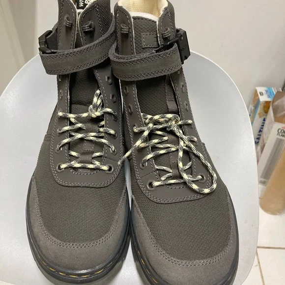 Dr. Martens Combs Tech Women Boots NEW - Picture 2 of 5